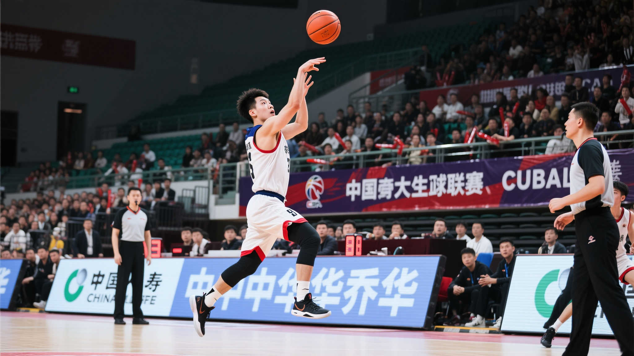 刘唯一精准撤步三分，命中全场华侨队唯一远投