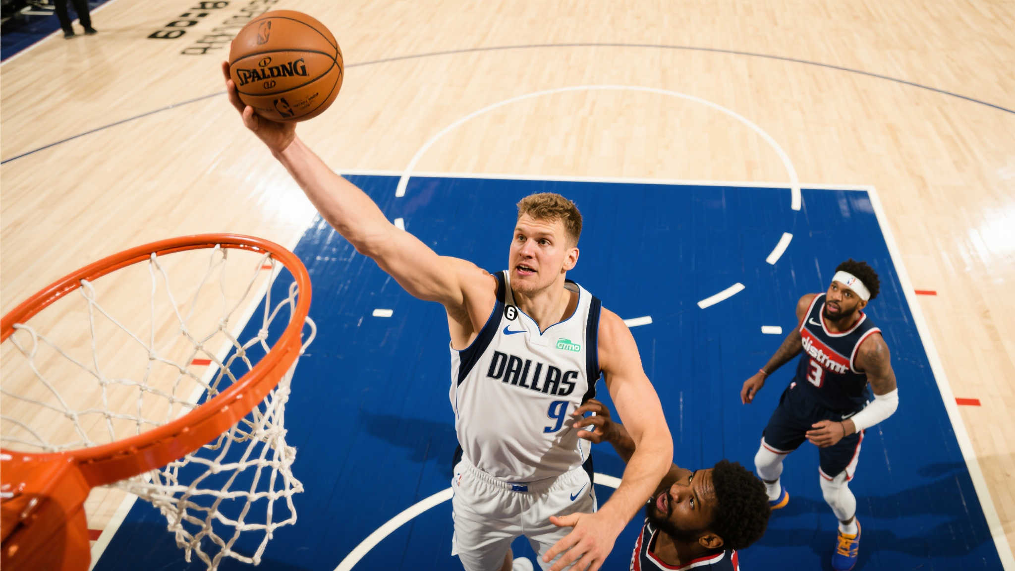 机会有限却表现亮眼!哈尔滕施泰因高效贡献全面数据 对于一名角色球员来说,如何最大化自身影响力始终是一